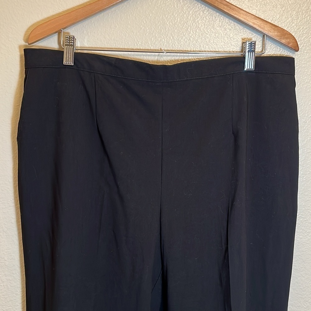 Alfred Dunner Black Plus Size Crop Pants - Picture 2 of 8